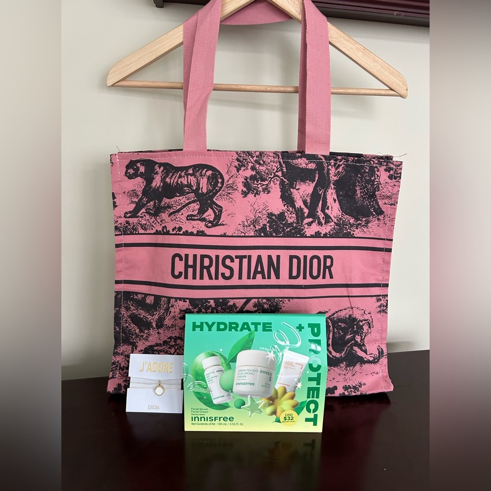 Christian Dior Dioriviera VIP tote with Innisfree gift pack + diffuser bracelet